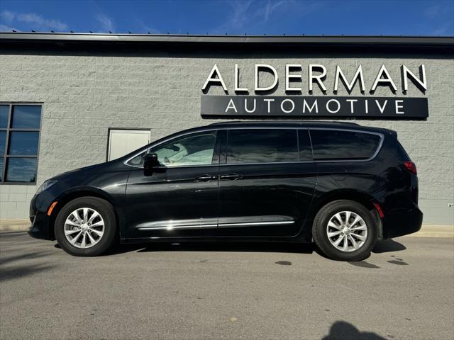 used 2017 Chrysler Pacifica car, priced at $19,623