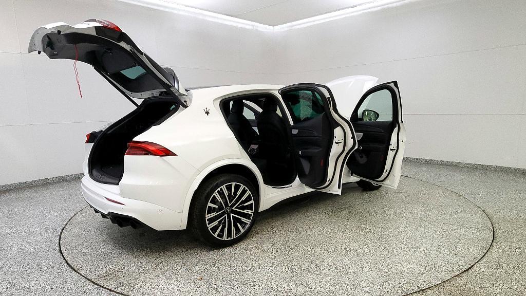 new 2025 Maserati Grecale car, priced at $88,805