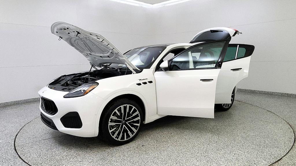 new 2025 Maserati Grecale car, priced at $88,805
