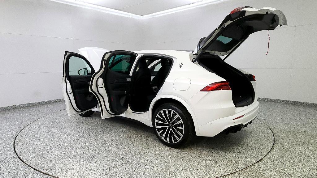 new 2025 Maserati Grecale car, priced at $88,805