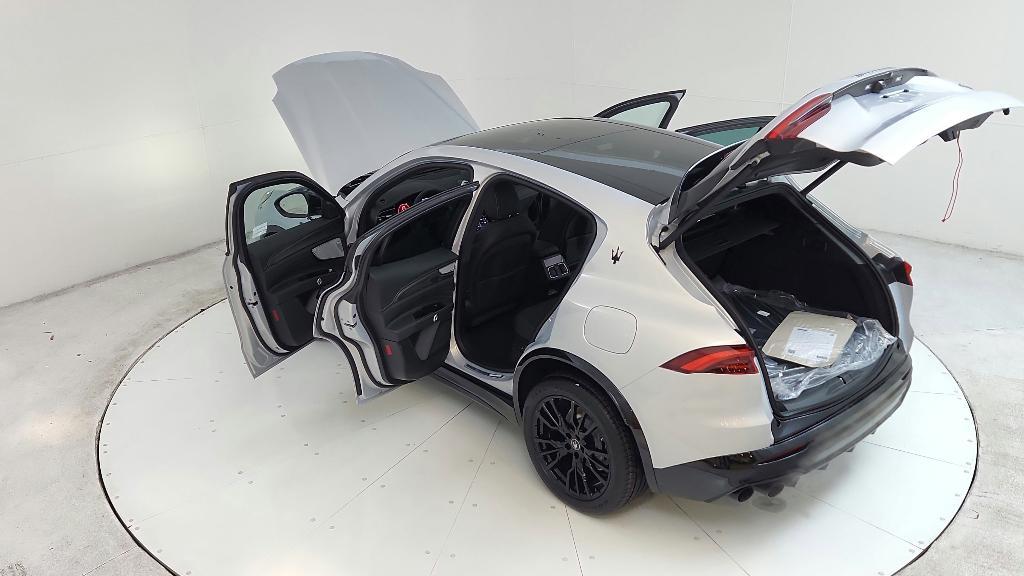 new 2025 Maserati Grecale car, priced at $77,425
