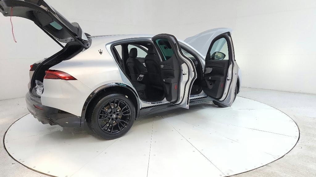 new 2025 Maserati Grecale car, priced at $77,425