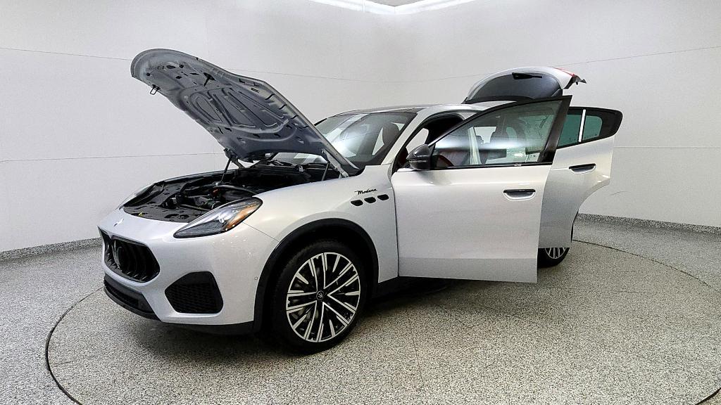 new 2025 Maserati Grecale car, priced at $94,465