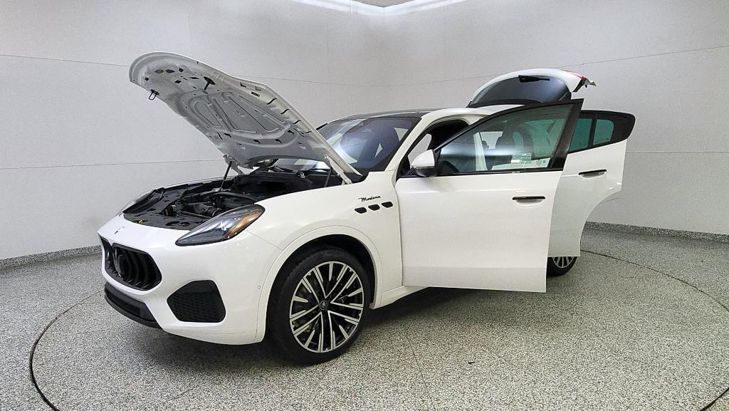 new 2025 Maserati Grecale car, priced at $88,805