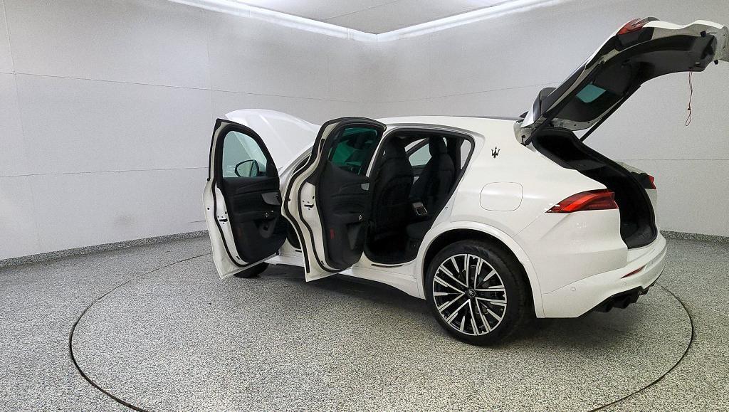 new 2025 Maserati Grecale car, priced at $88,805