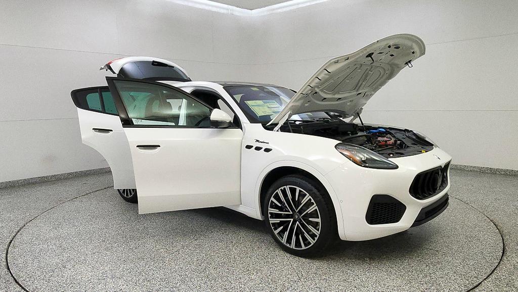 new 2025 Maserati Grecale car, priced at $88,805