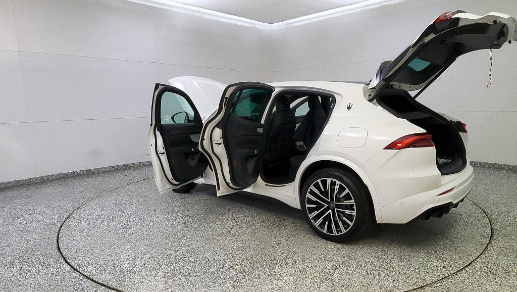 new 2025 Maserati Grecale car, priced at $88,805