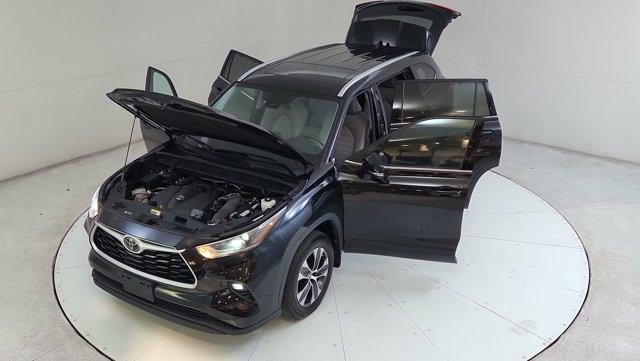 used 2021 Toyota Highlander car, priced at $32,900