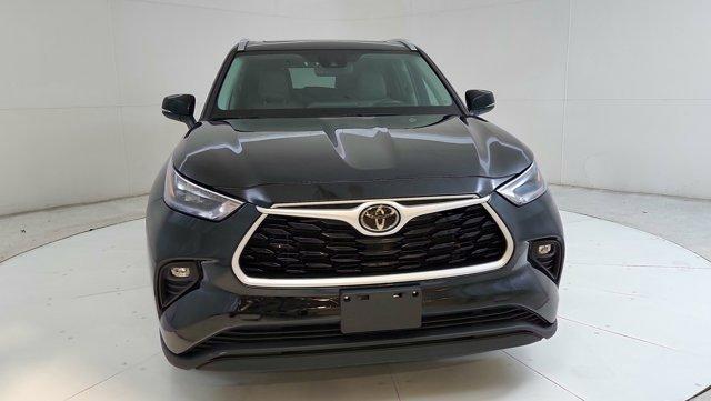 used 2021 Toyota Highlander car, priced at $32,900