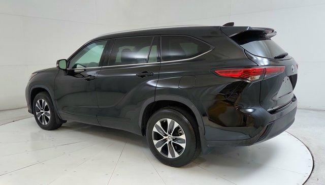 used 2021 Toyota Highlander car, priced at $32,900