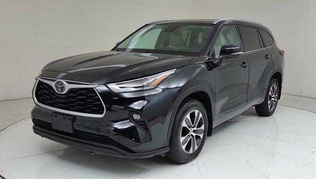 used 2021 Toyota Highlander car, priced at $30,903