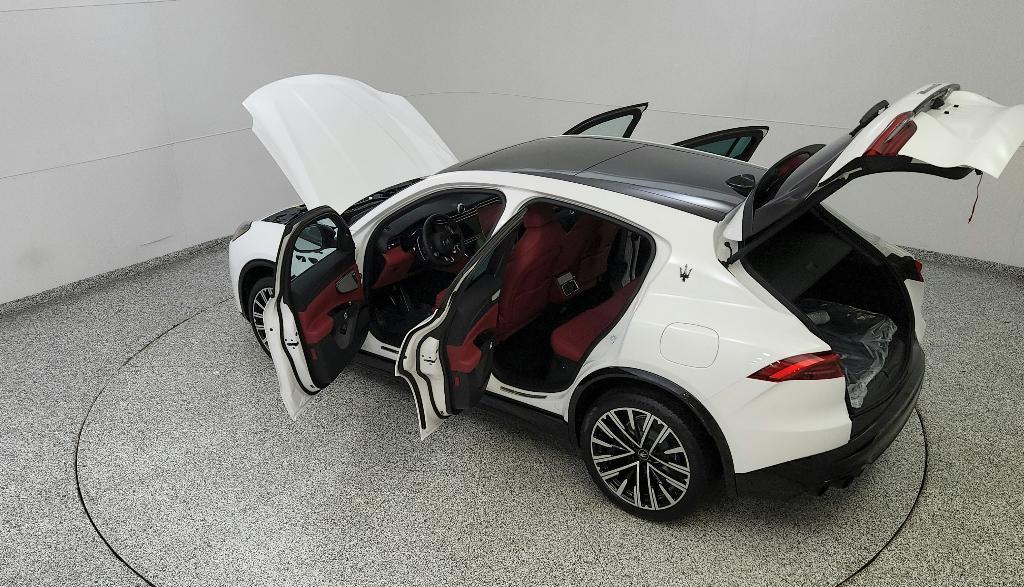 new 2025 Maserati Grecale car, priced at $93,315