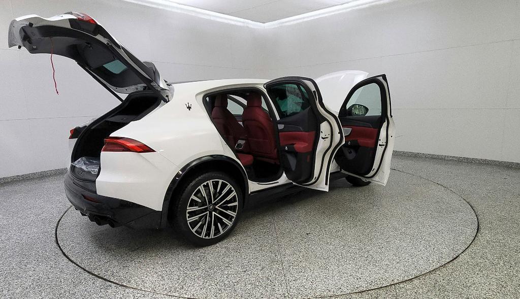 new 2025 Maserati Grecale car, priced at $93,315