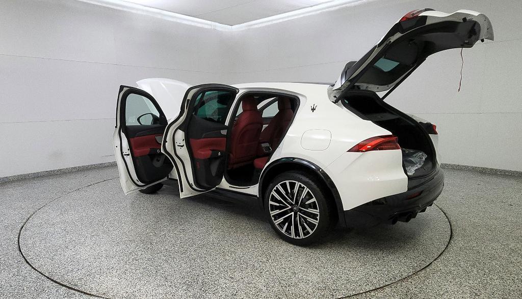 new 2025 Maserati Grecale car, priced at $93,315