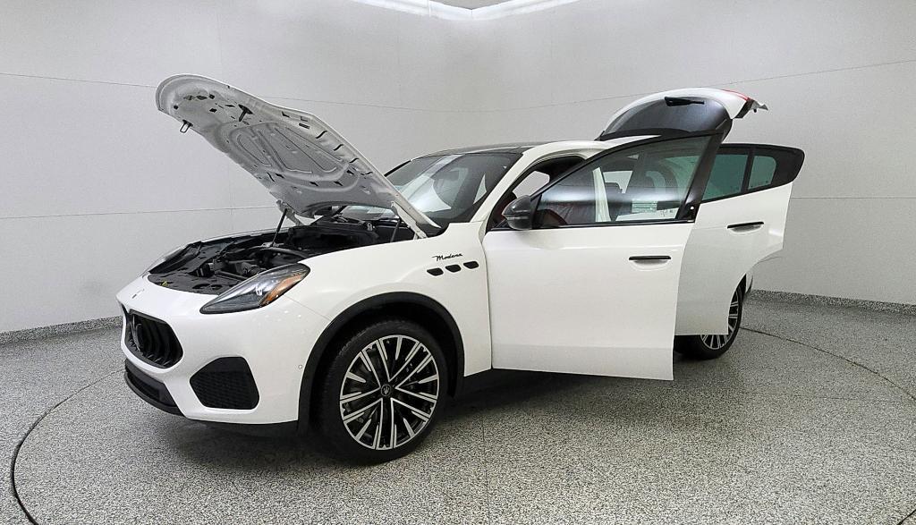 new 2025 Maserati Grecale car, priced at $93,315
