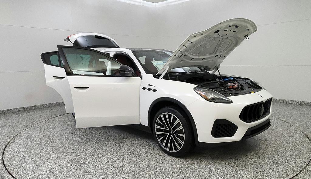 new 2025 Maserati Grecale car, priced at $93,315