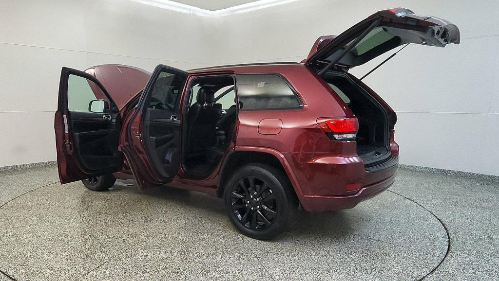 used 2018 Jeep Grand Cherokee car, priced at $17,299