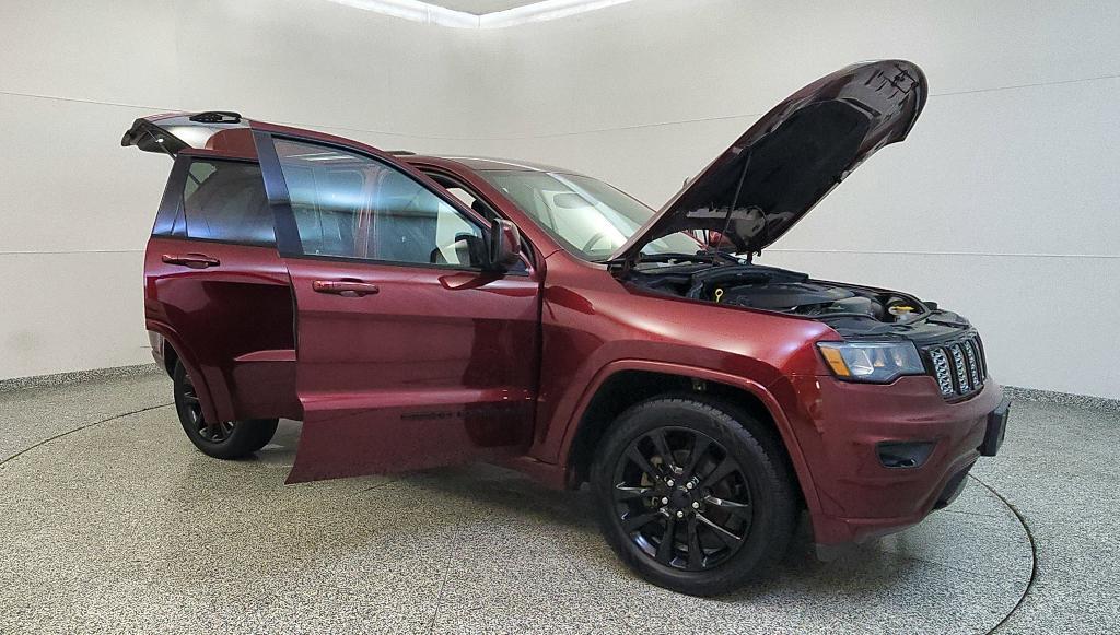 used 2018 Jeep Grand Cherokee car, priced at $17,299