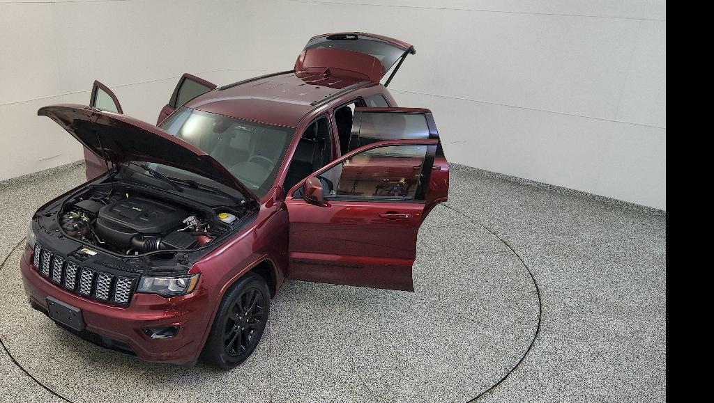 used 2018 Jeep Grand Cherokee car, priced at $17,299