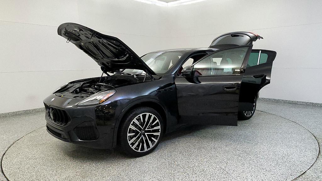 new 2025 Maserati Grecale car, priced at $94,465