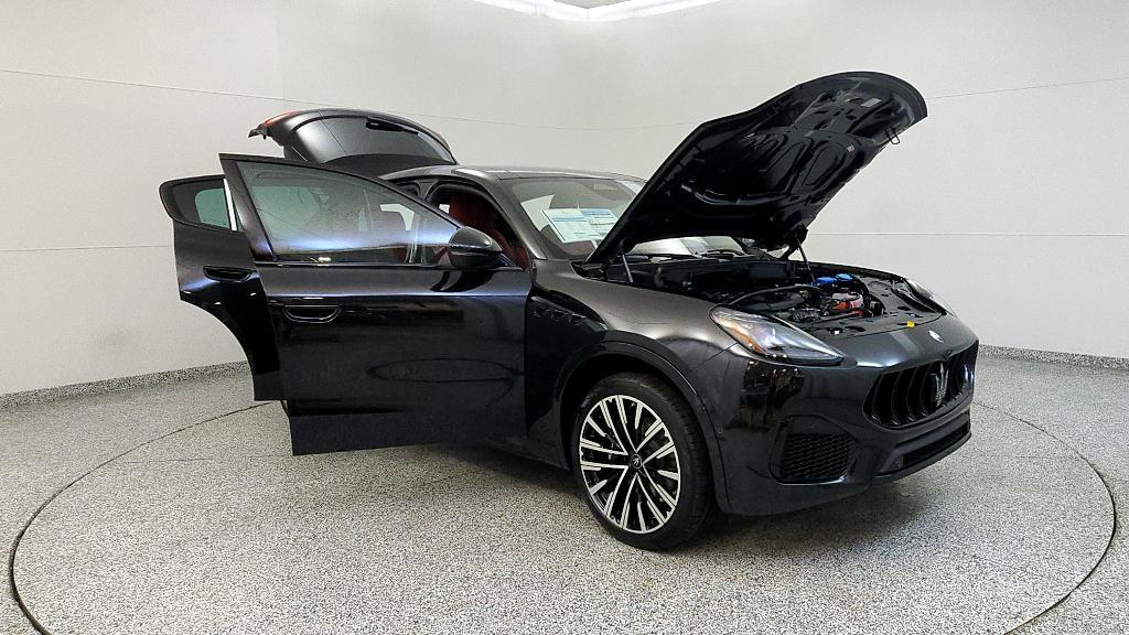new 2025 Maserati Grecale car, priced at $94,465