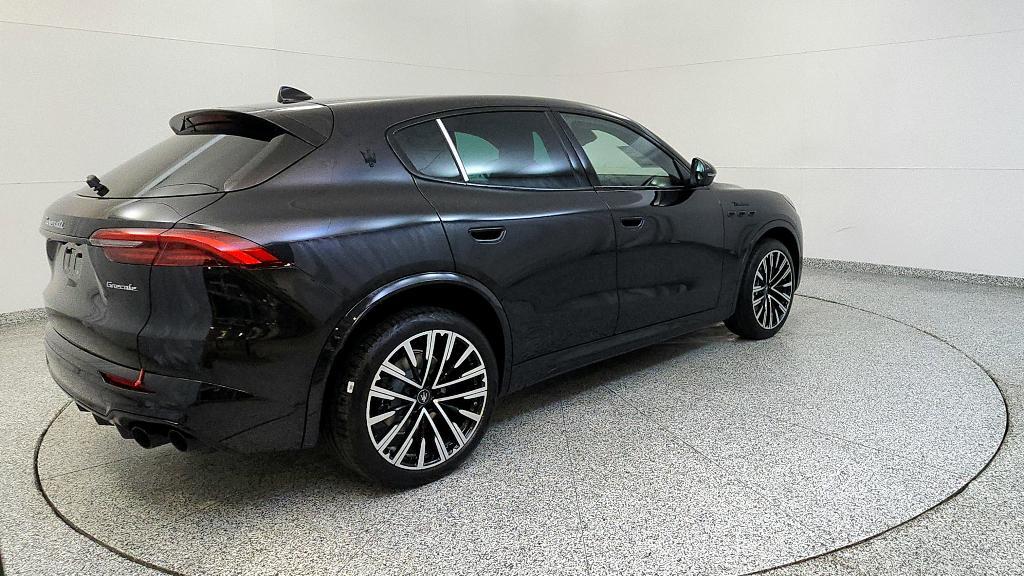 new 2025 Maserati Grecale car, priced at $94,465