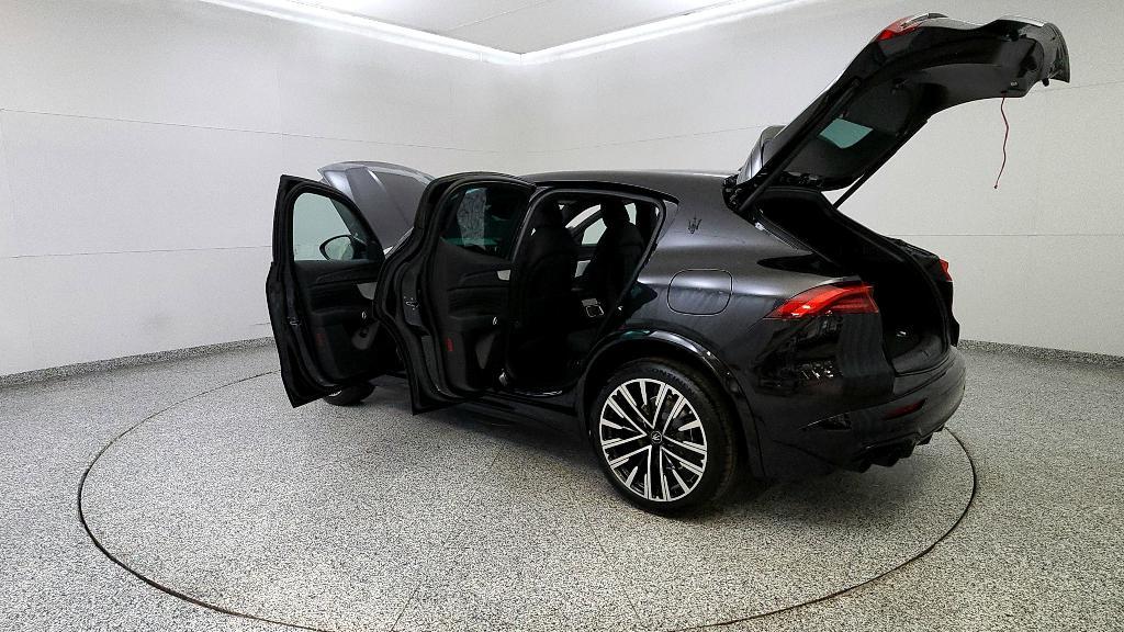 new 2025 Maserati Grecale car, priced at $90,535