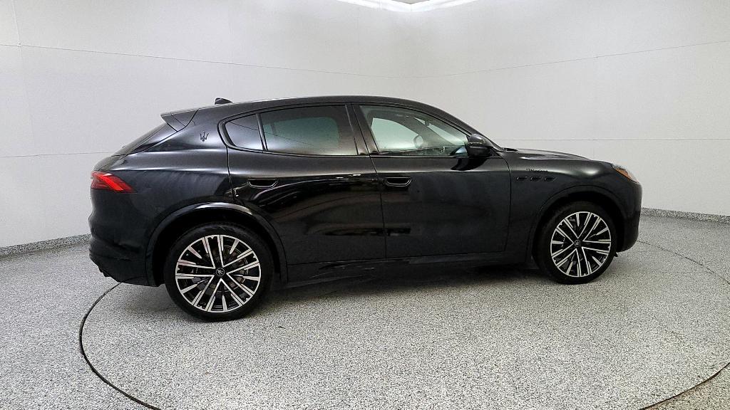 new 2025 Maserati Grecale car, priced at $90,535