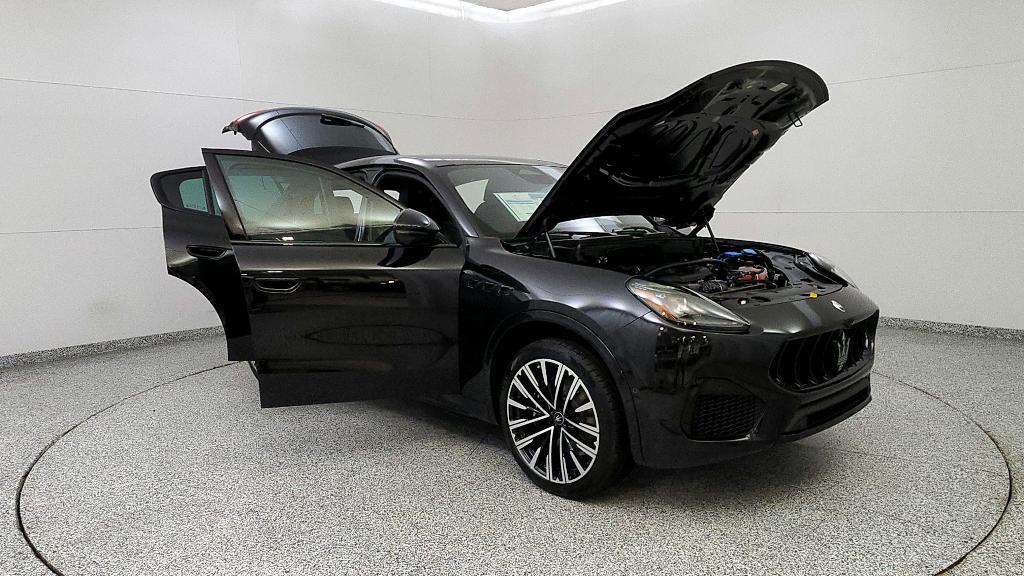 new 2025 Maserati Grecale car, priced at $90,535