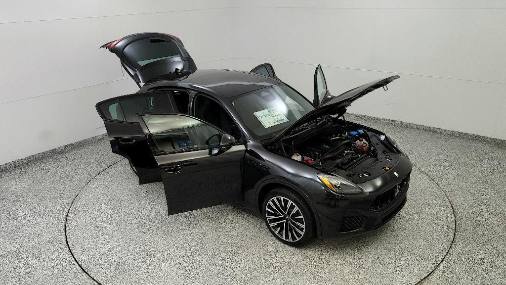 new 2025 Maserati Grecale car, priced at $90,535