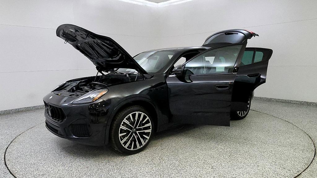 new 2025 Maserati Grecale car, priced at $90,535