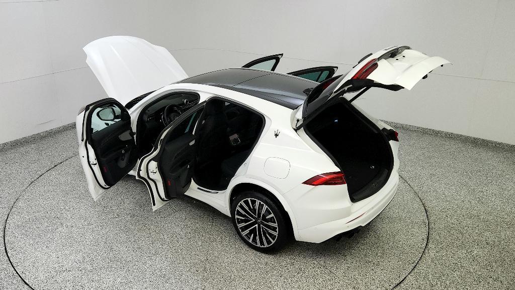 new 2025 Maserati Grecale car, priced at $88,805