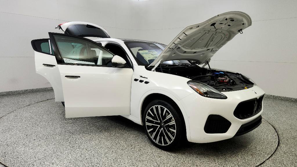 new 2025 Maserati Grecale car, priced at $88,805