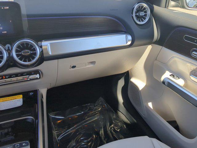 new 2025 Mercedes-Benz GLB 250 car, priced at $49,580