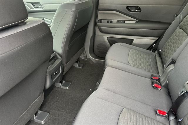 new 2025 Nissan Pathfinder car, priced at $38,322