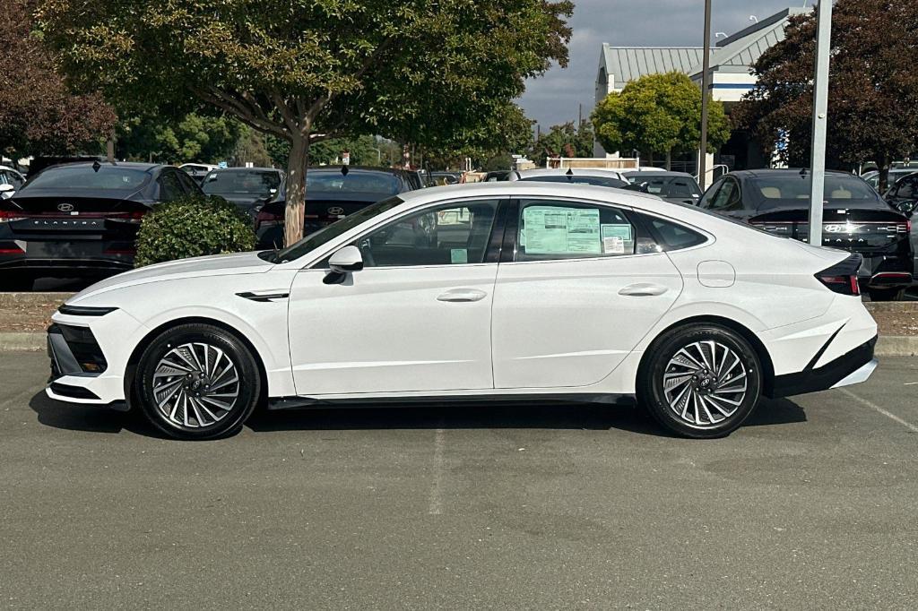 new 2025 Hyundai Sonata Hybrid car, priced at $33,235