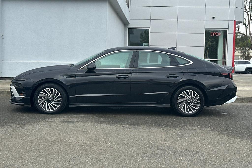 used 2024 Hyundai Sonata Hybrid car, priced at $23,890