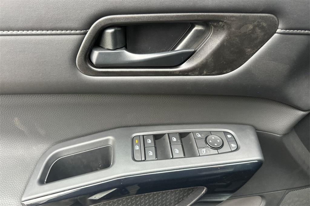 new 2025 Nissan Pathfinder car, priced at $41,030