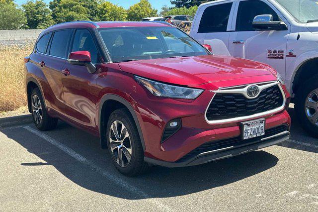 used 2020 Toyota Highlander car, priced at $24,990