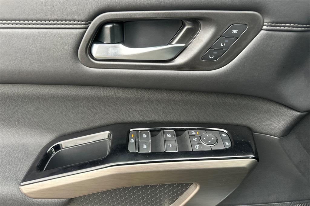 new 2025 Nissan Pathfinder car, priced at $50,811