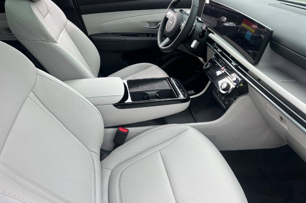 new 2025 Hyundai TUCSON Hybrid car, priced at $38,200