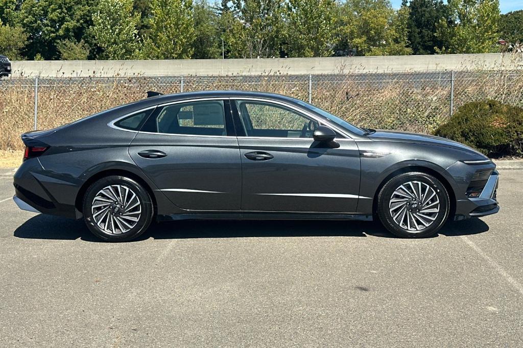 new 2025 Hyundai Sonata Hybrid car, priced at $32,735