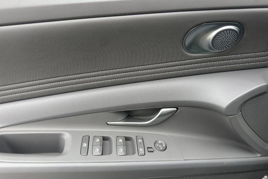 new 2025 Hyundai ELANTRA HEV car, priced at $28,910