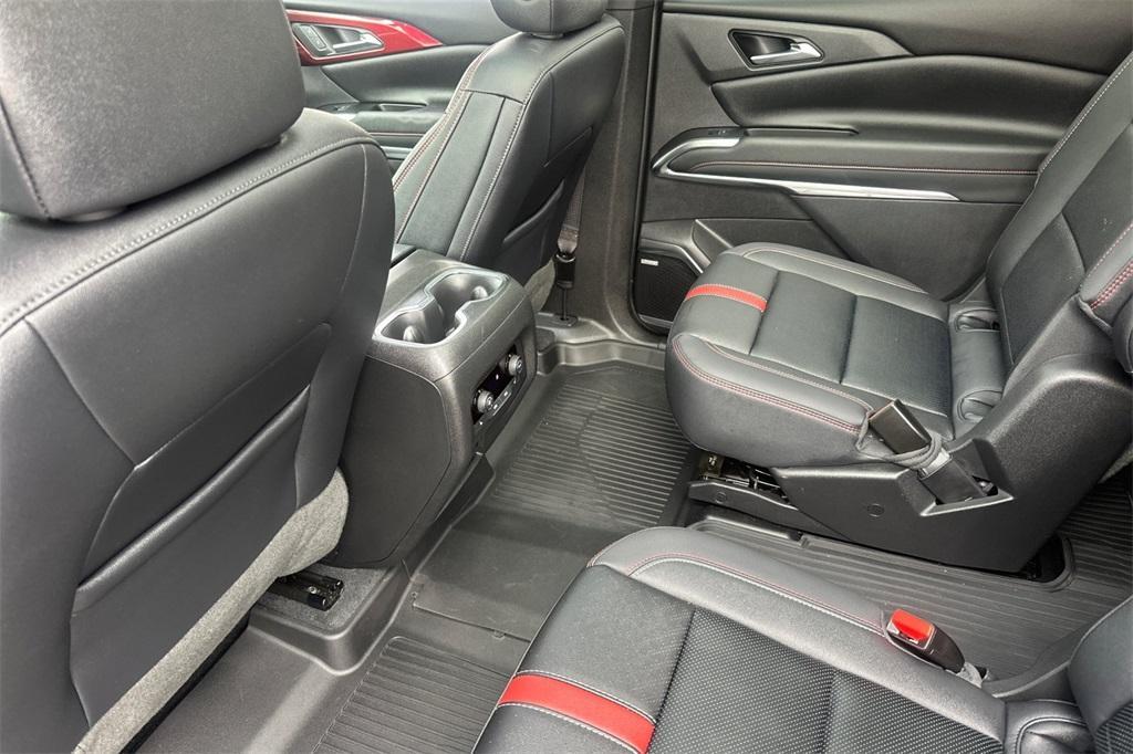 used 2024 Chevrolet Traverse car, priced at $54,990