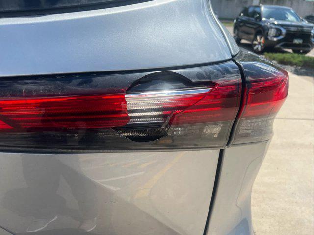 used 2022 Toyota Highlander car, priced at $39,800