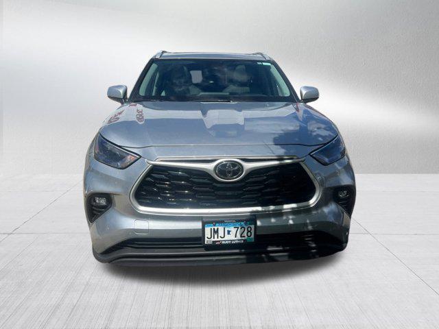 used 2022 Toyota Highlander car, priced at $39,800