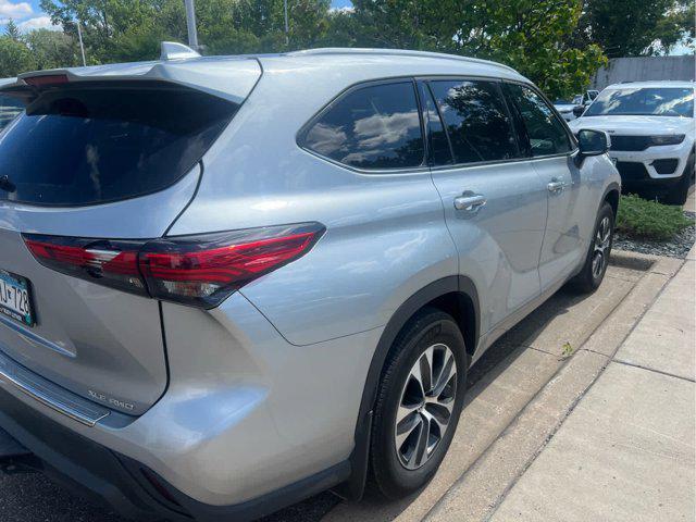 used 2022 Toyota Highlander car, priced at $39,800
