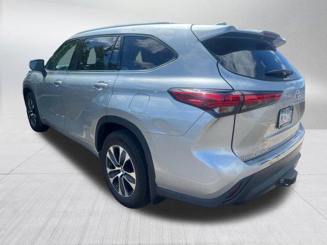 used 2022 Toyota Highlander car, priced at $39,800