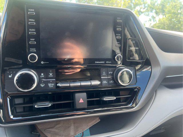 used 2022 Toyota Highlander car, priced at $39,800