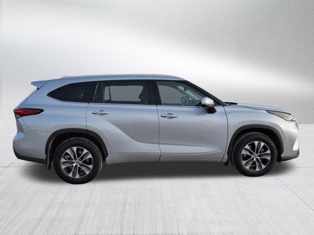 used 2022 Toyota Highlander car, priced at $37,490